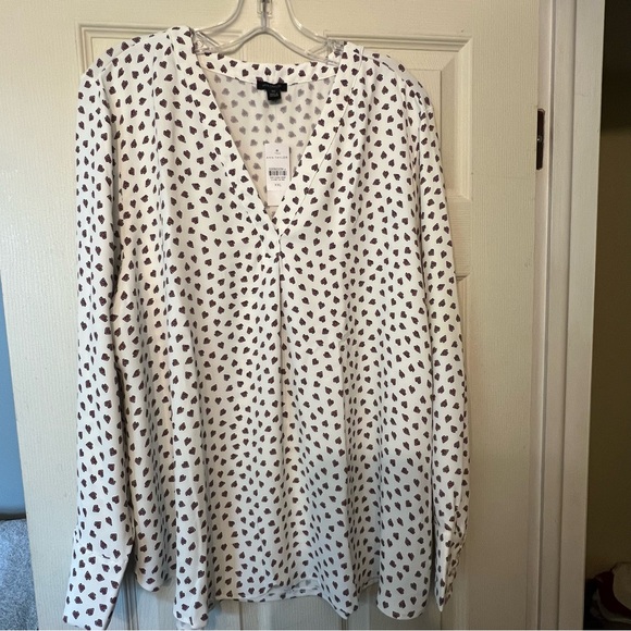 Ann Taylor Tops - Ann Taylor Cream V-Neck Blouse – Red & Black Heart Print, Size XXL, NWT